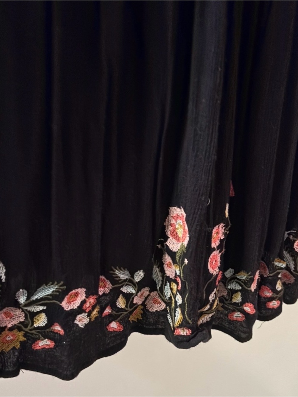 Free People Te Amo Black Floral Embroidered V-Neck Women's Dress/ Tunic - Picture 8 of 9